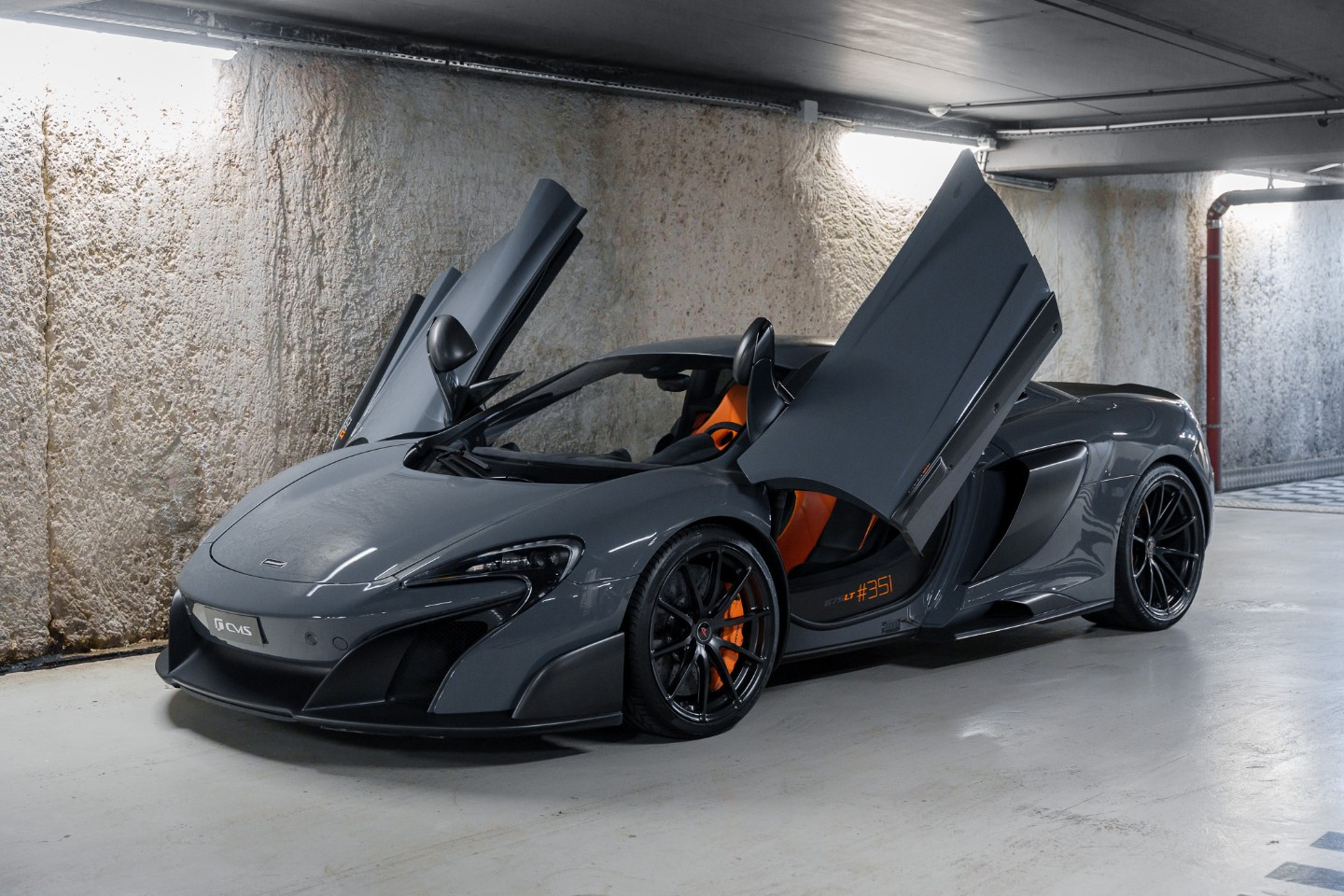 
                                                Voiture
                                                 McLaren 675 LT