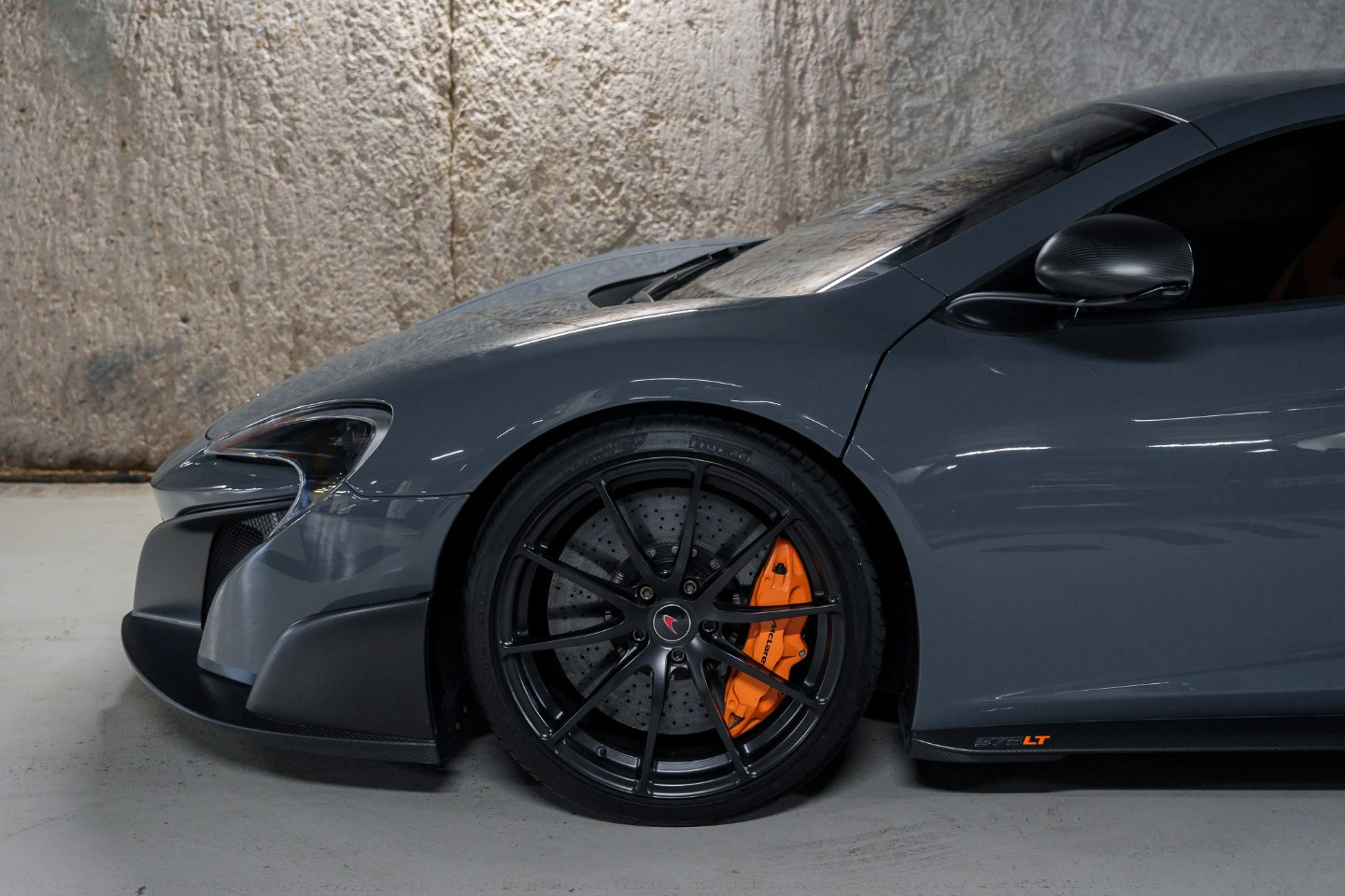 
                                                Voiture
                                                 McLaren 675 LT