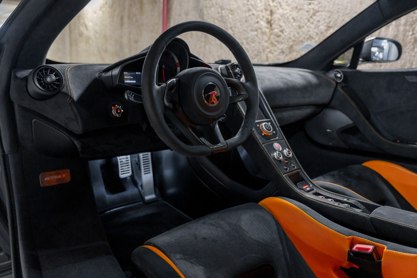 
                                                Voiture
                                                 McLaren 675 LT