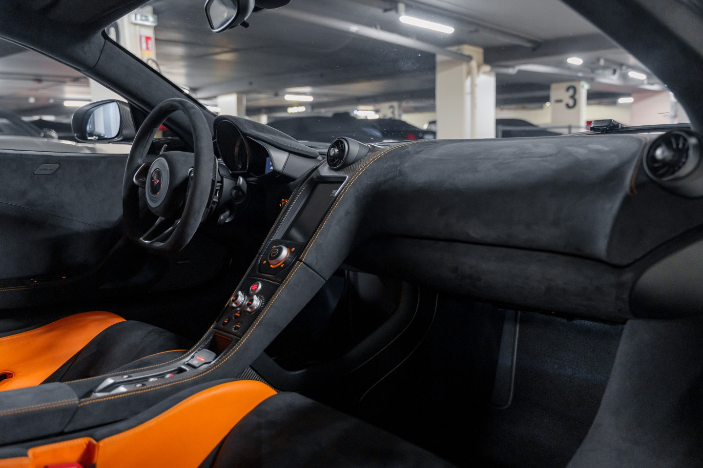 
                                                Voiture
                                                 McLaren 675 LT