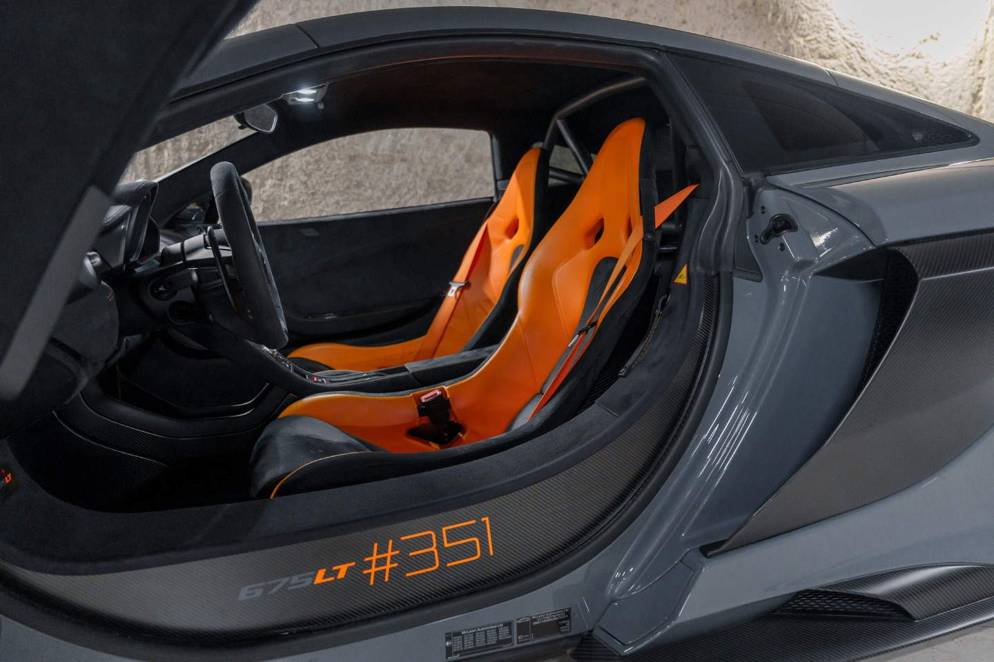 
                                                Voiture
                                                 McLaren 675 LT