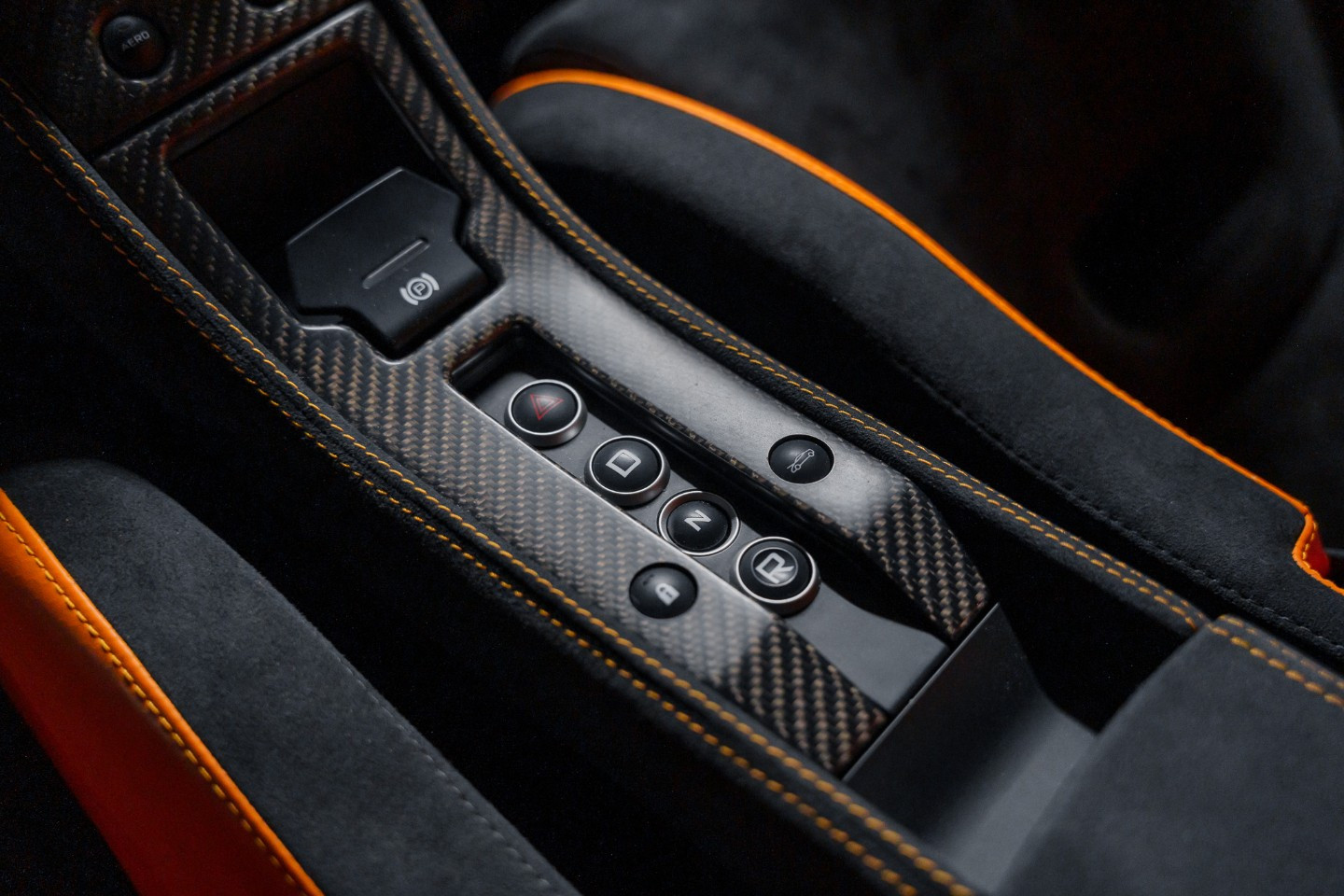
                                                Voiture
                                                 McLaren 675 LT