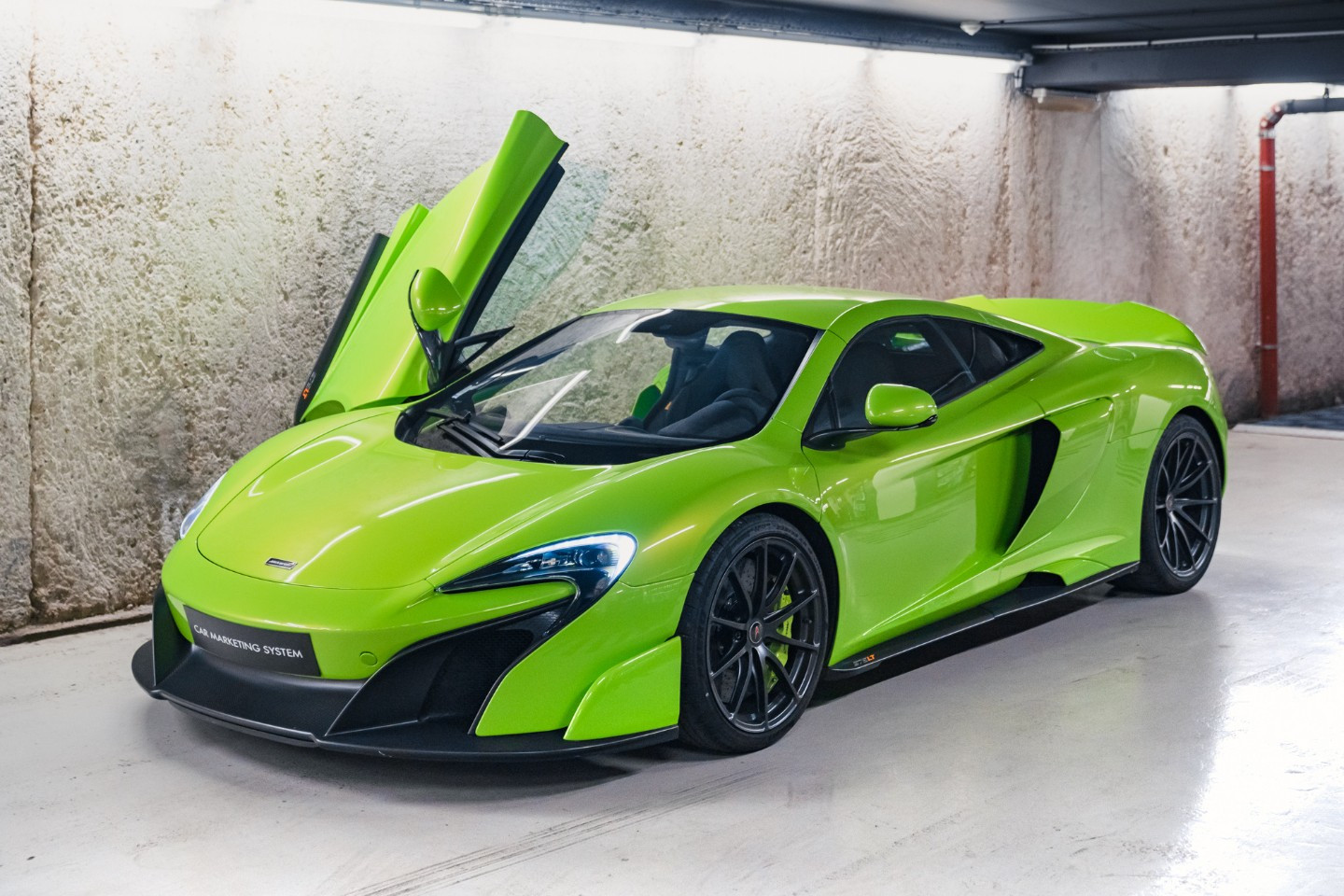 
                                                Voiture
                                                 McLaren 675LT V8 3.8 675