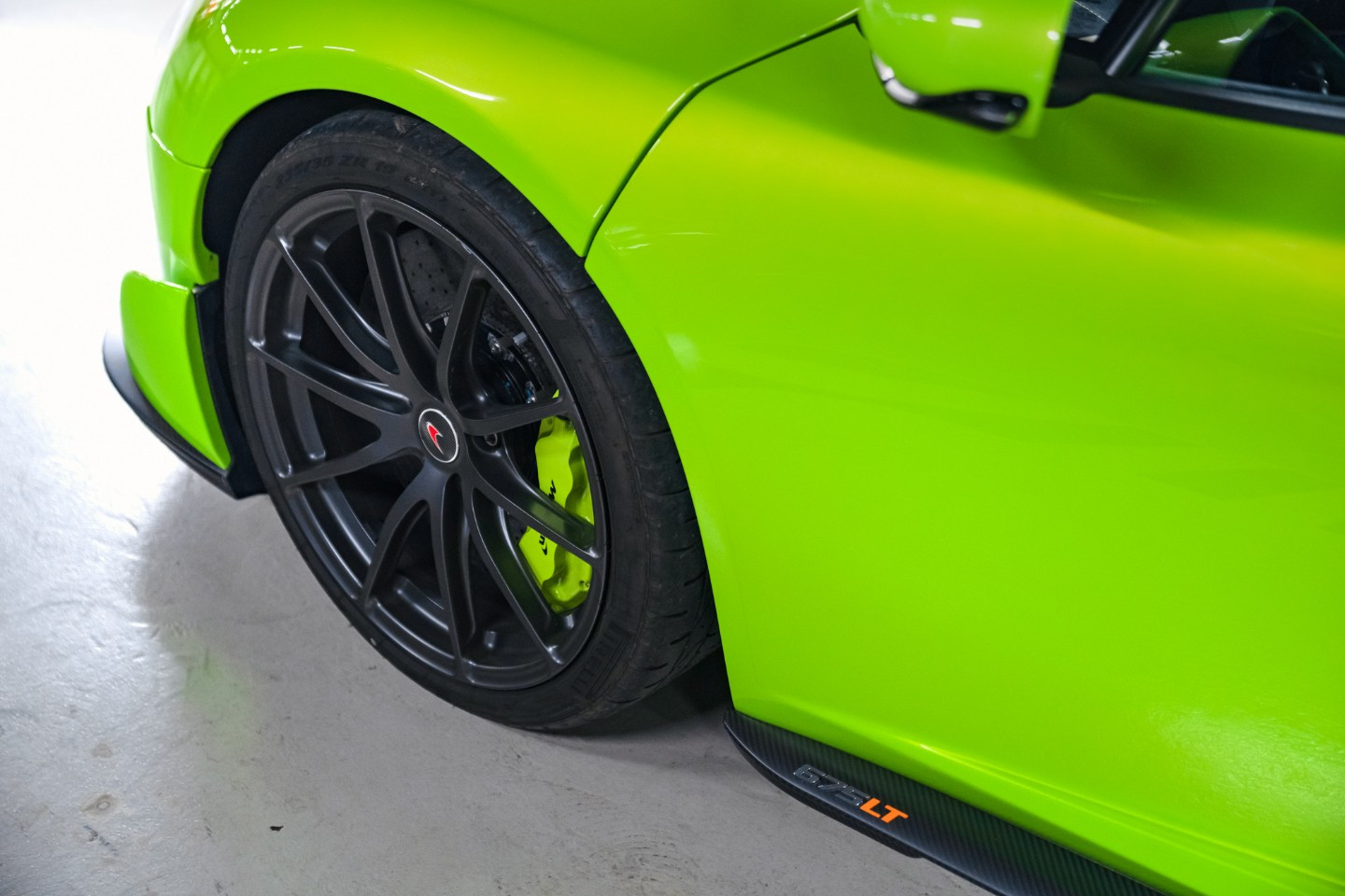 
                                                Voiture
                                                 McLaren 675LT V8 3.8 675