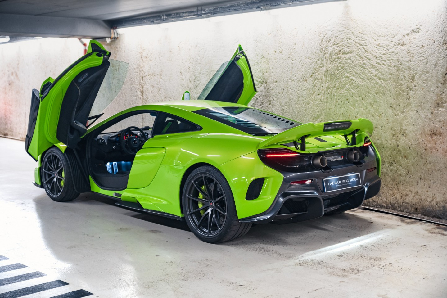 
                                                Voiture
                                                 McLaren 675LT V8 3.8 675