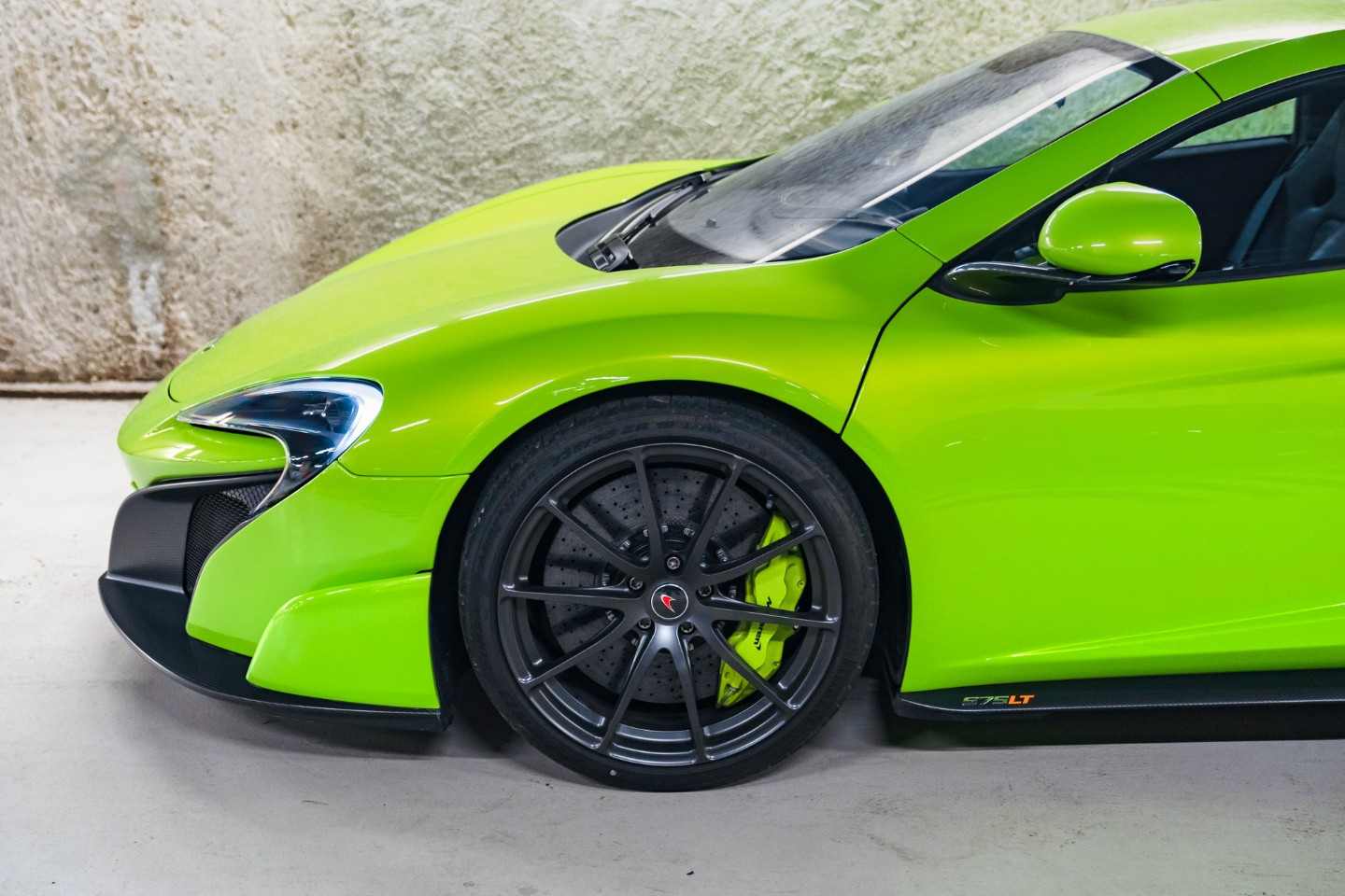 
                                                Voiture
                                                 McLaren 675LT V8 3.8 675