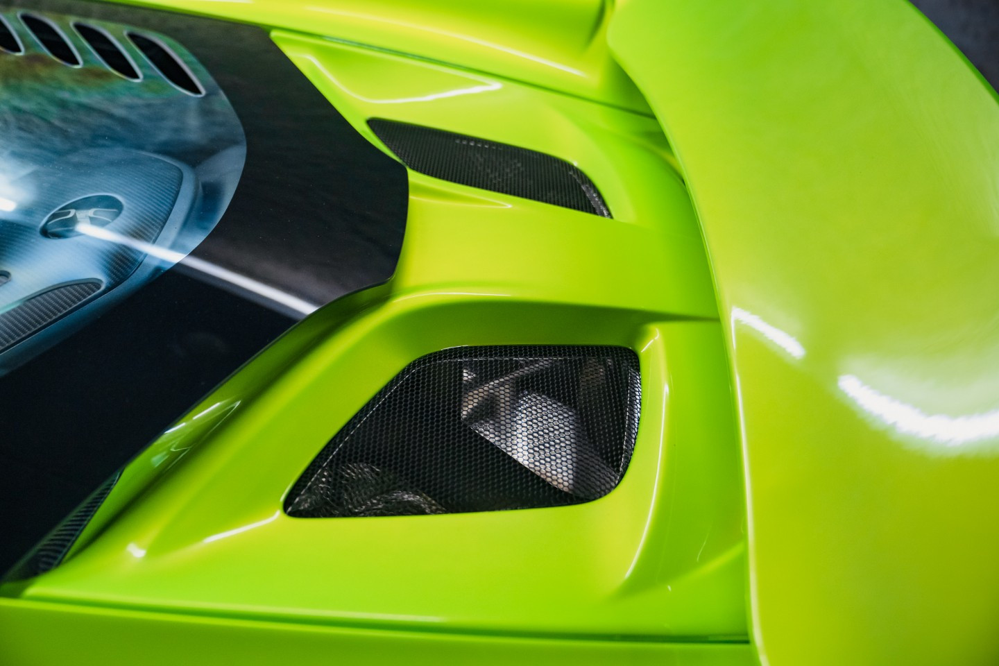 
                                                Voiture
                                                 McLaren 675LT V8 3.8 675