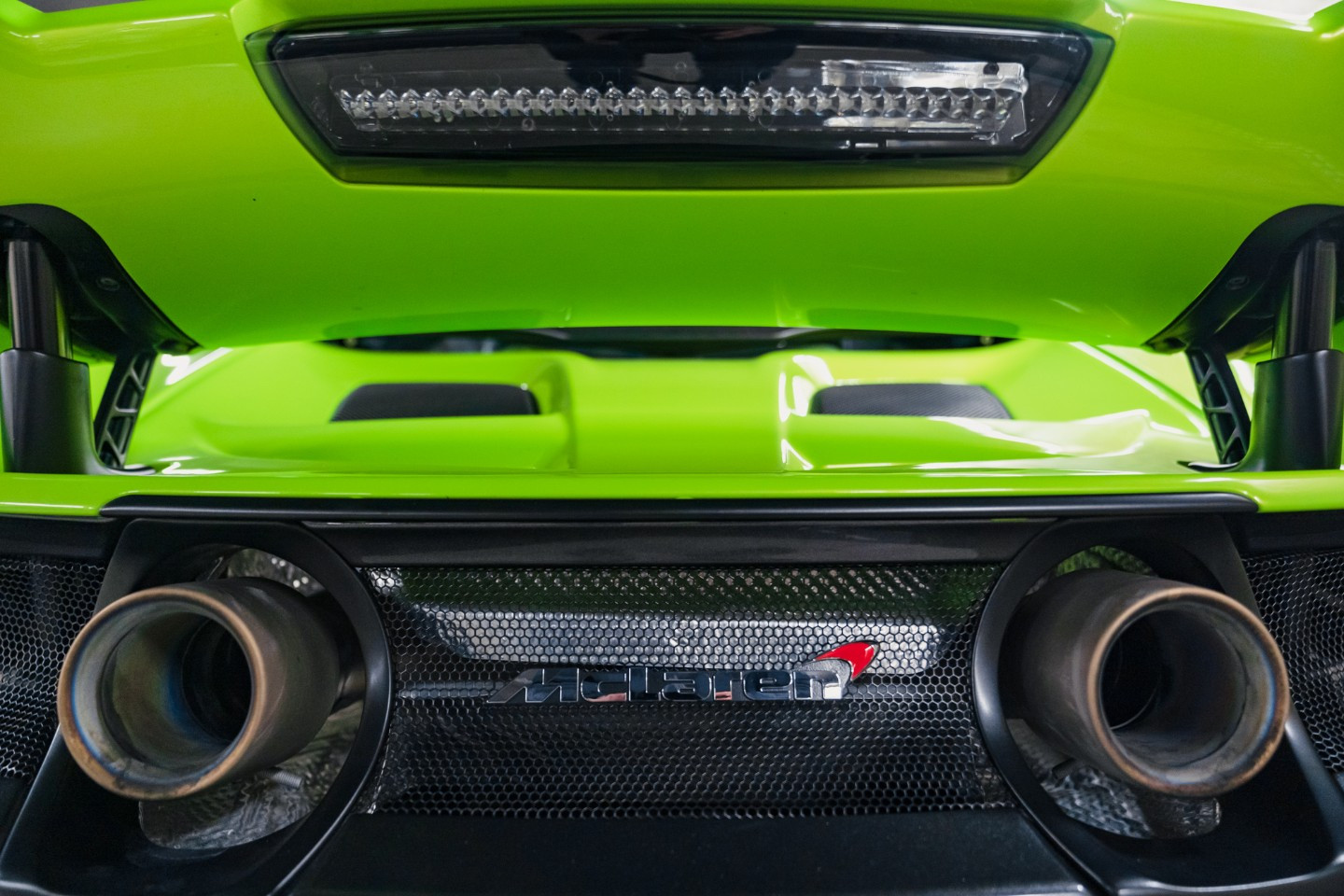 
                                                Voiture
                                                 McLaren 675LT V8 3.8 675