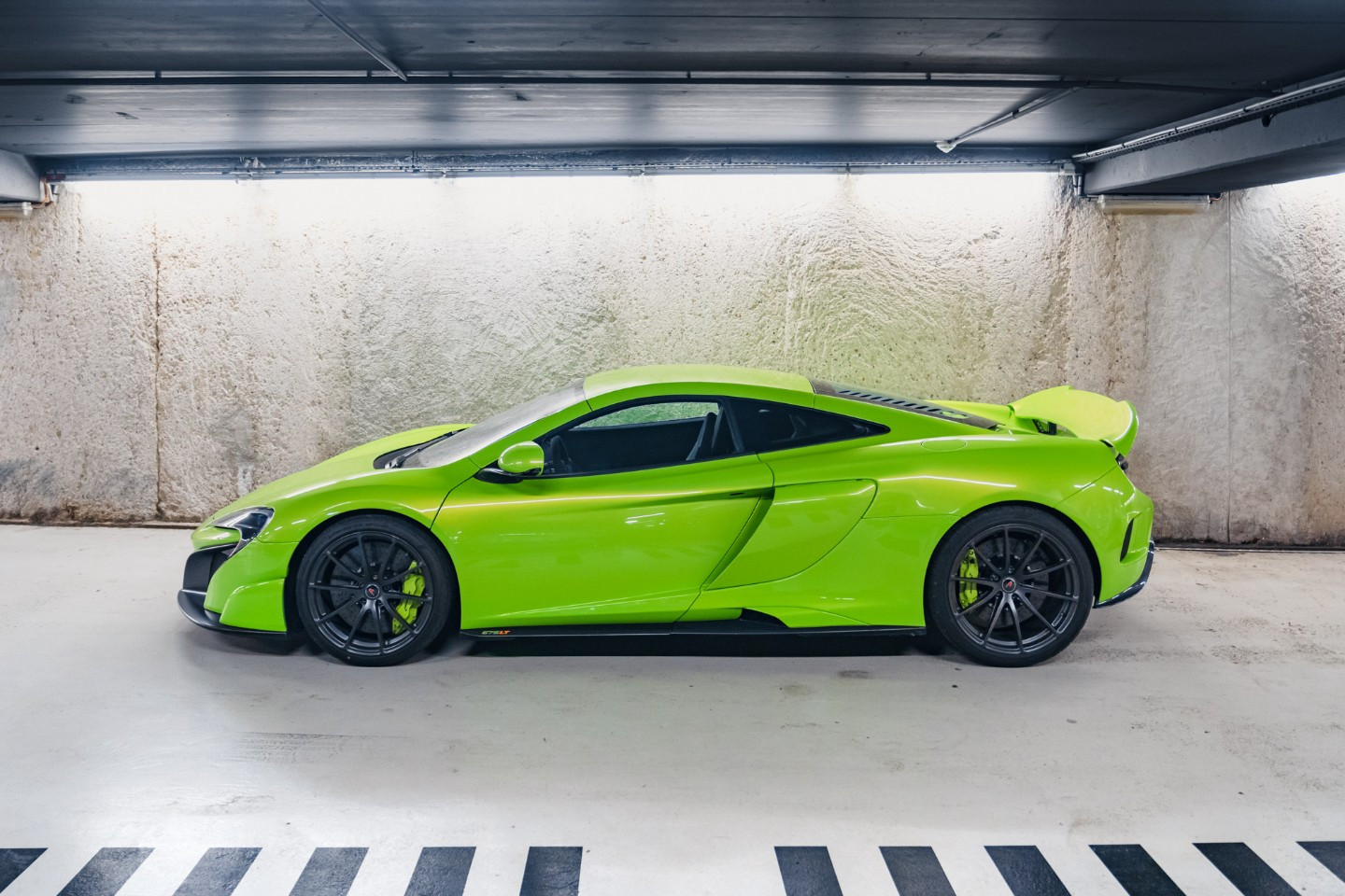 
                                                Voiture
                                                 McLaren 675LT V8 3.8 675