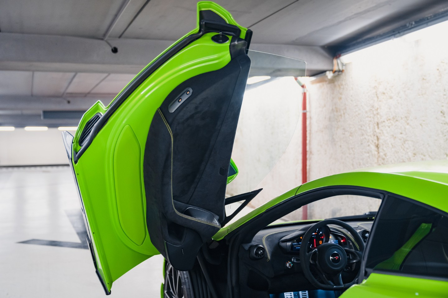 
                                                Voiture
                                                 McLaren 675LT V8 3.8 675