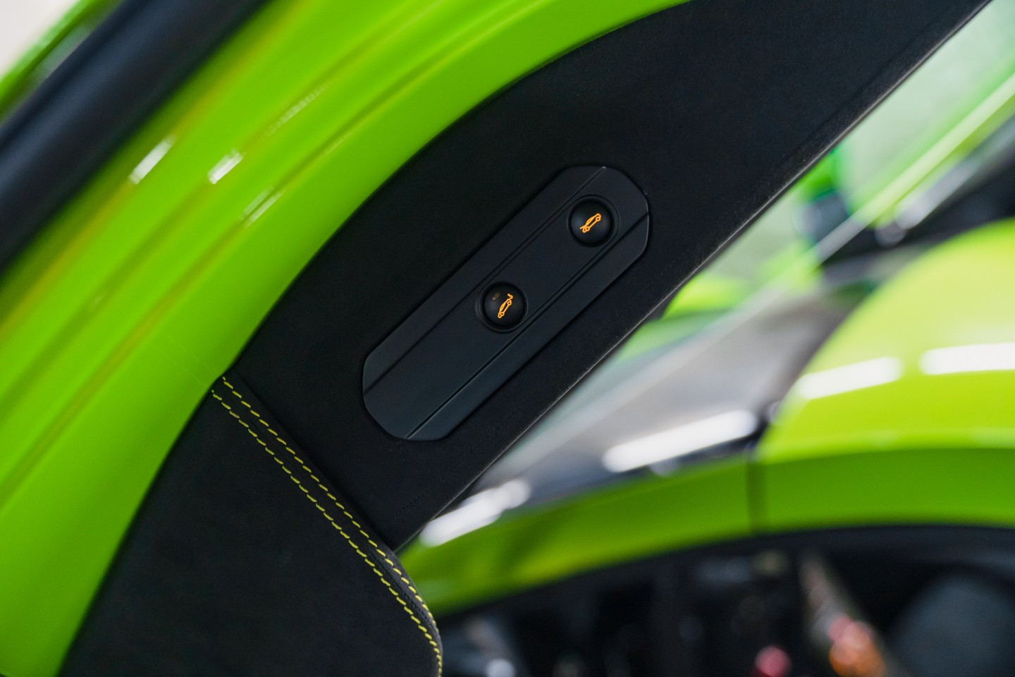 
                                                Voiture
                                                 McLaren 675LT V8 3.8 675