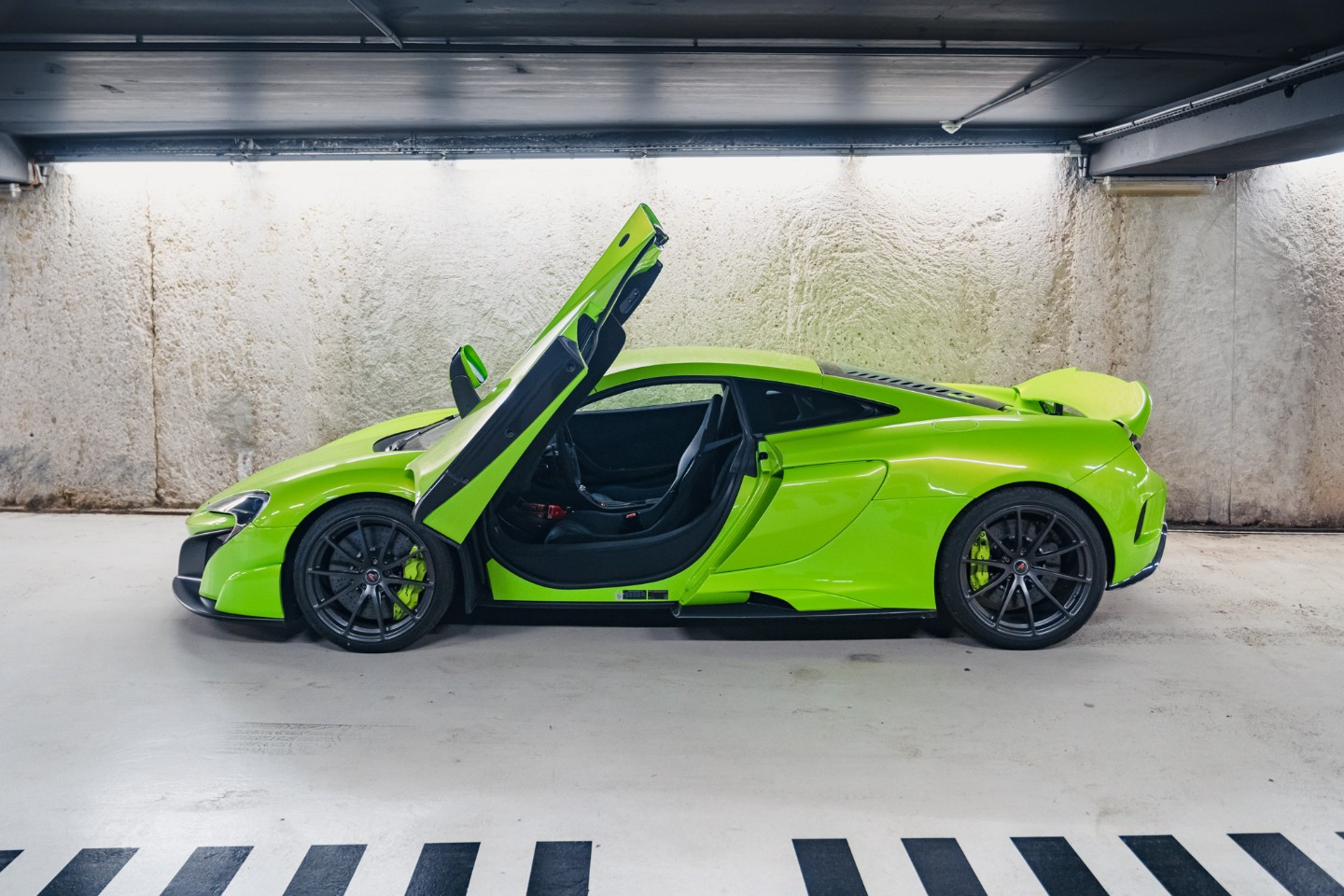 
                                                Voiture
                                                 McLaren 675LT V8 3.8 675