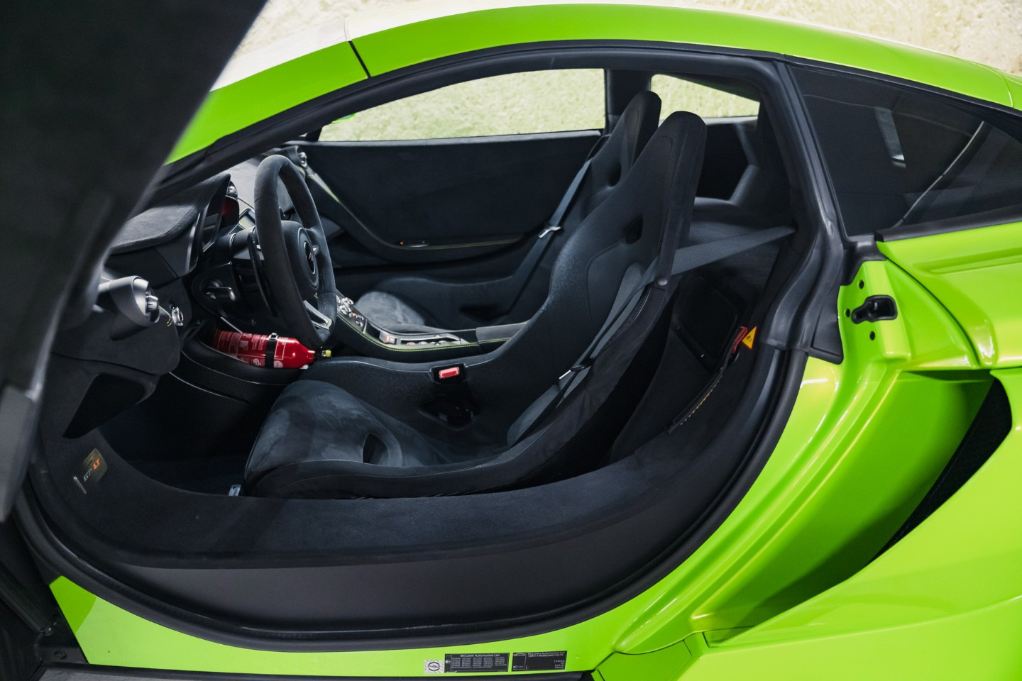 
                                                Voiture
                                                 McLaren 675LT V8 3.8 675