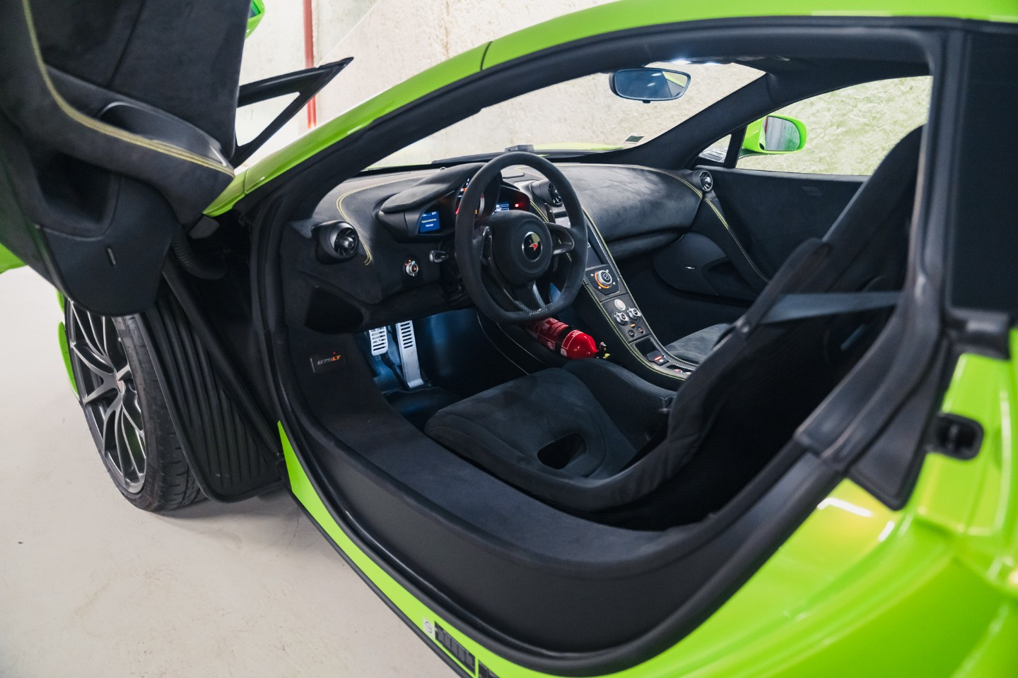 
                                                Voiture
                                                 McLaren 675LT V8 3.8 675