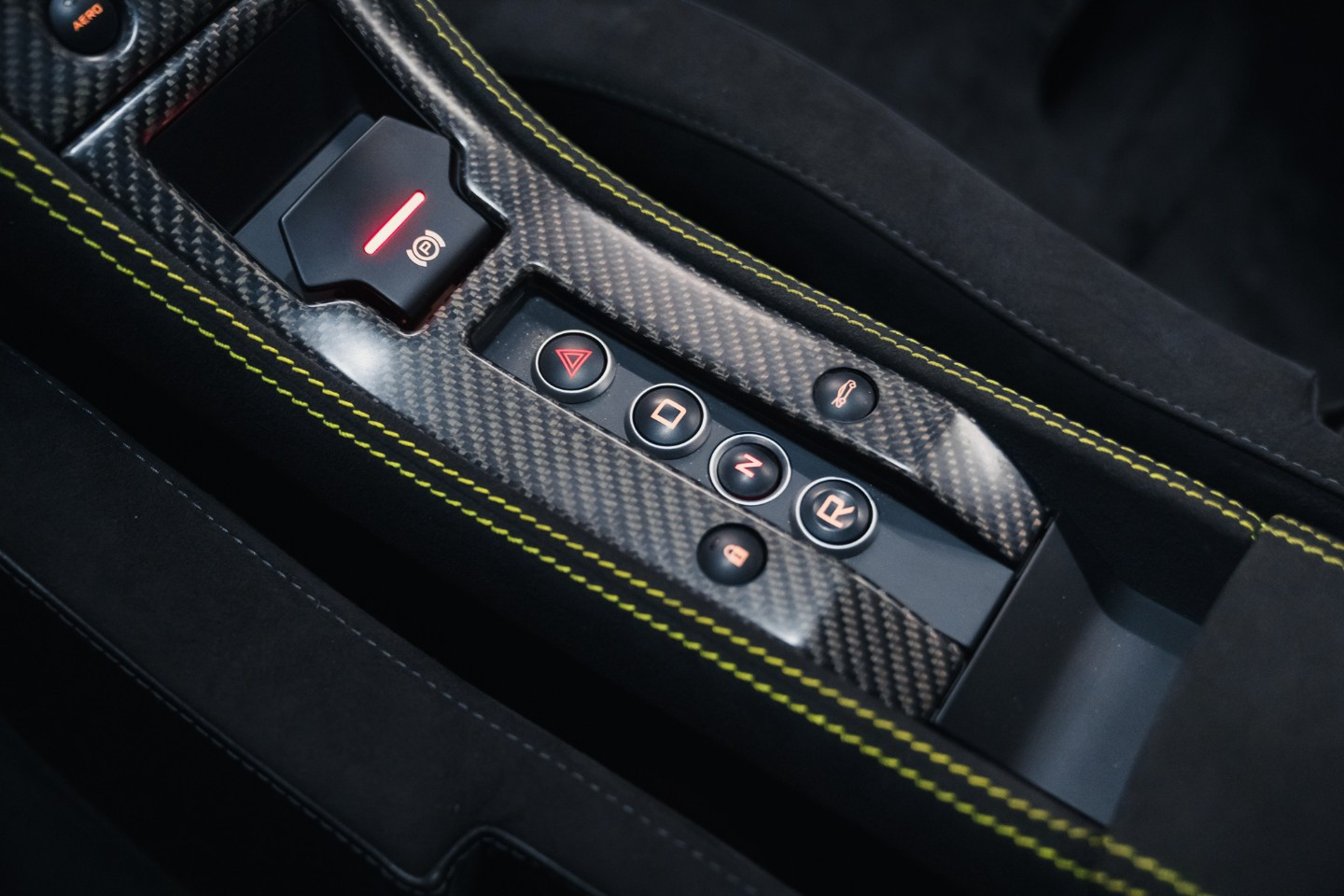 
                                                Voiture
                                                 McLaren 675LT V8 3.8 675