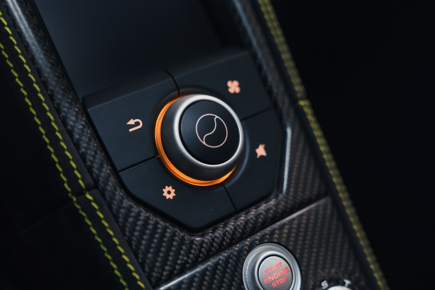 
                                                Voiture
                                                 McLaren 675LT V8 3.8 675