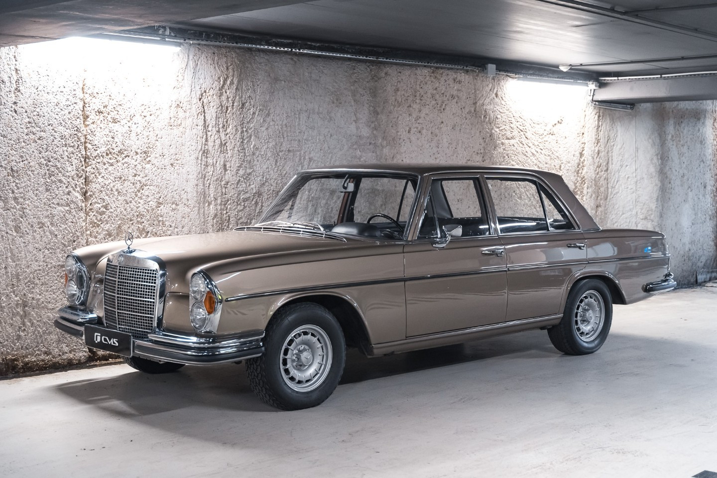 
                                                Voiture
                                                 Mercedes 280 SE