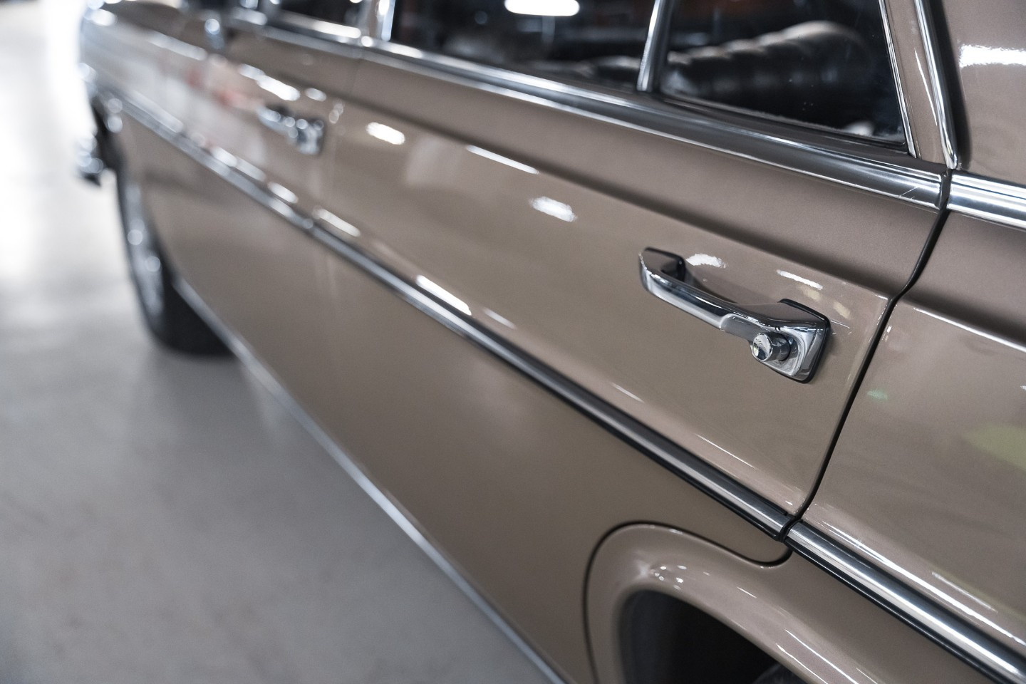 
                                                Voiture
                                                 Mercedes 280 SE