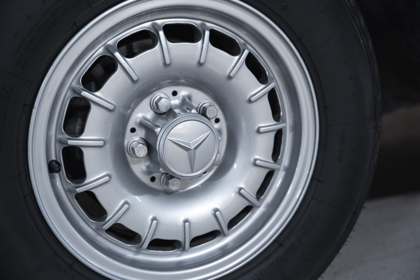 
                                                Voiture
                                                 Mercedes 280 SE