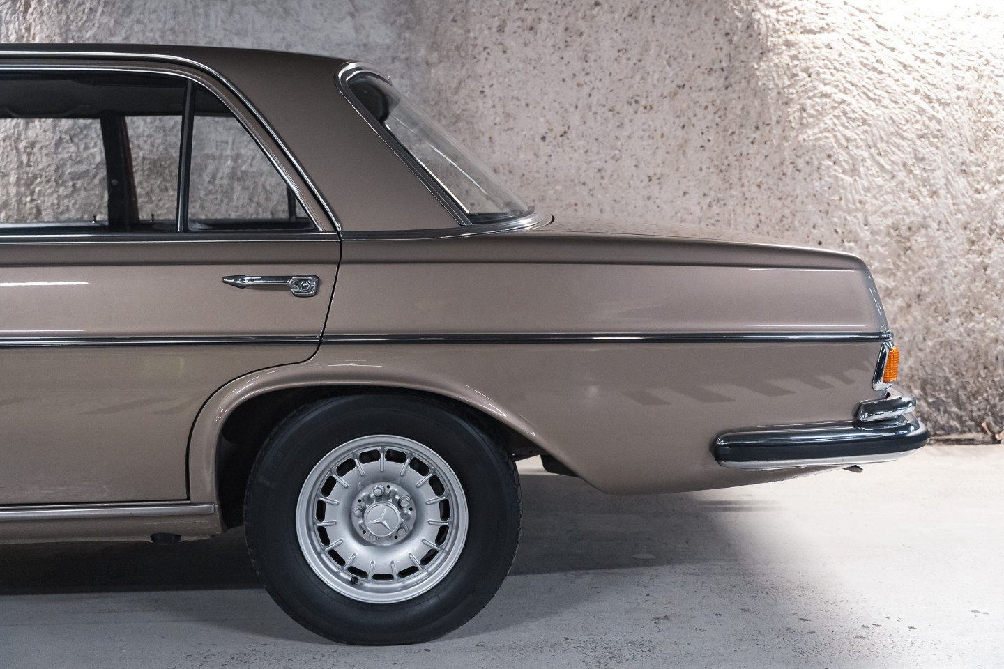 
                                                Voiture
                                                 Mercedes 280 SE