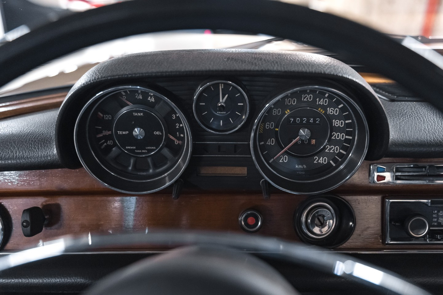 
                                                Voiture
                                                 Mercedes 280 SE