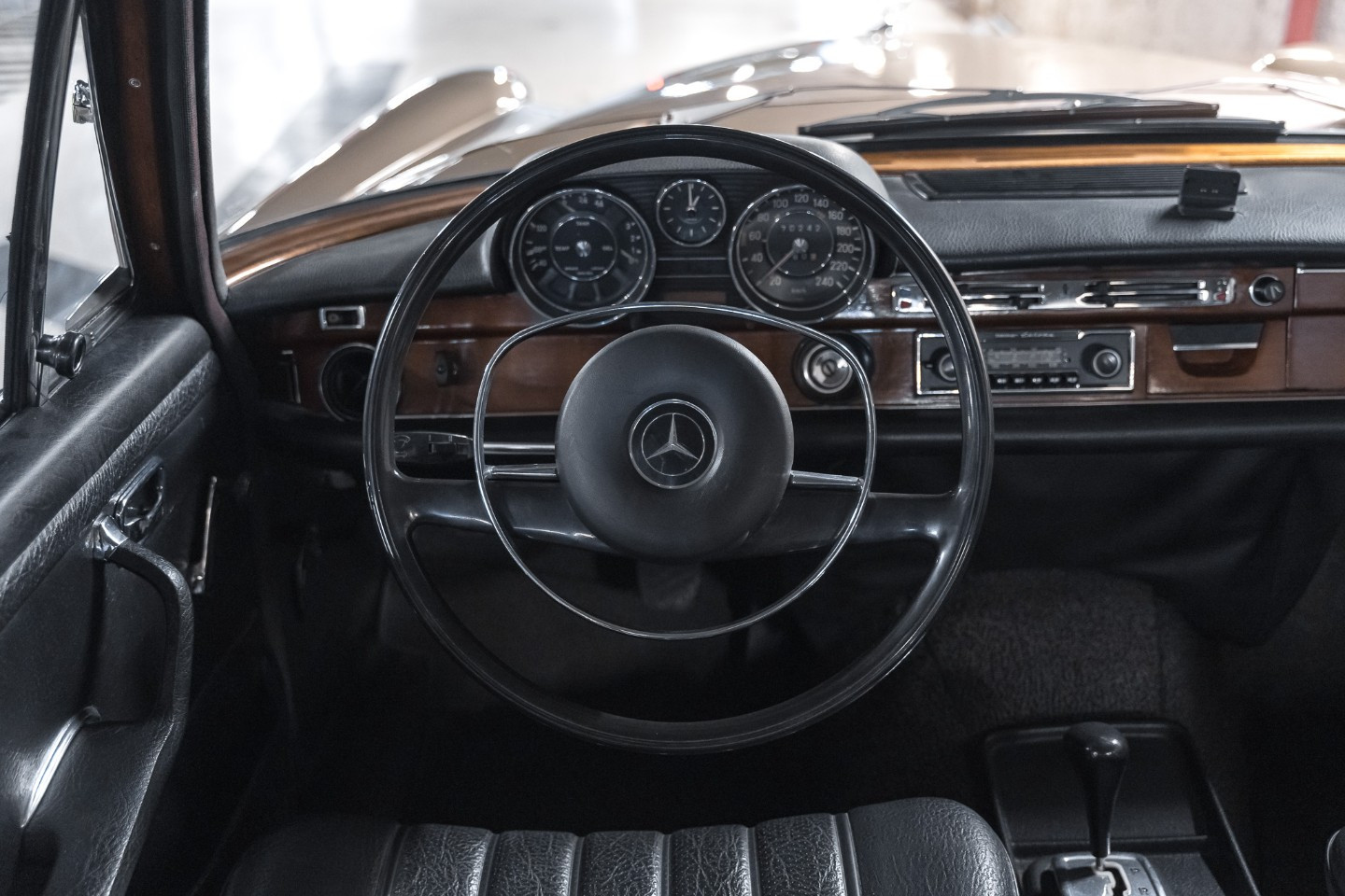 
                                                Voiture
                                                 Mercedes 280 SE