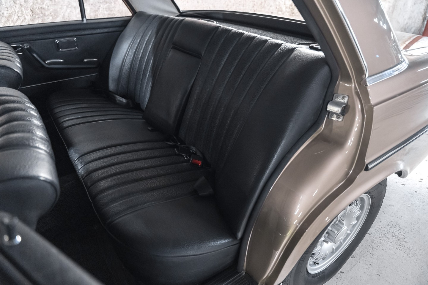 
                                                Voiture
                                                 Mercedes 280 SE