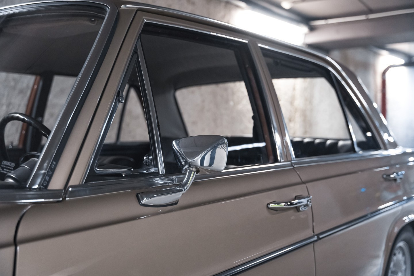 
                                                Voiture
                                                 Mercedes 280 SE W108