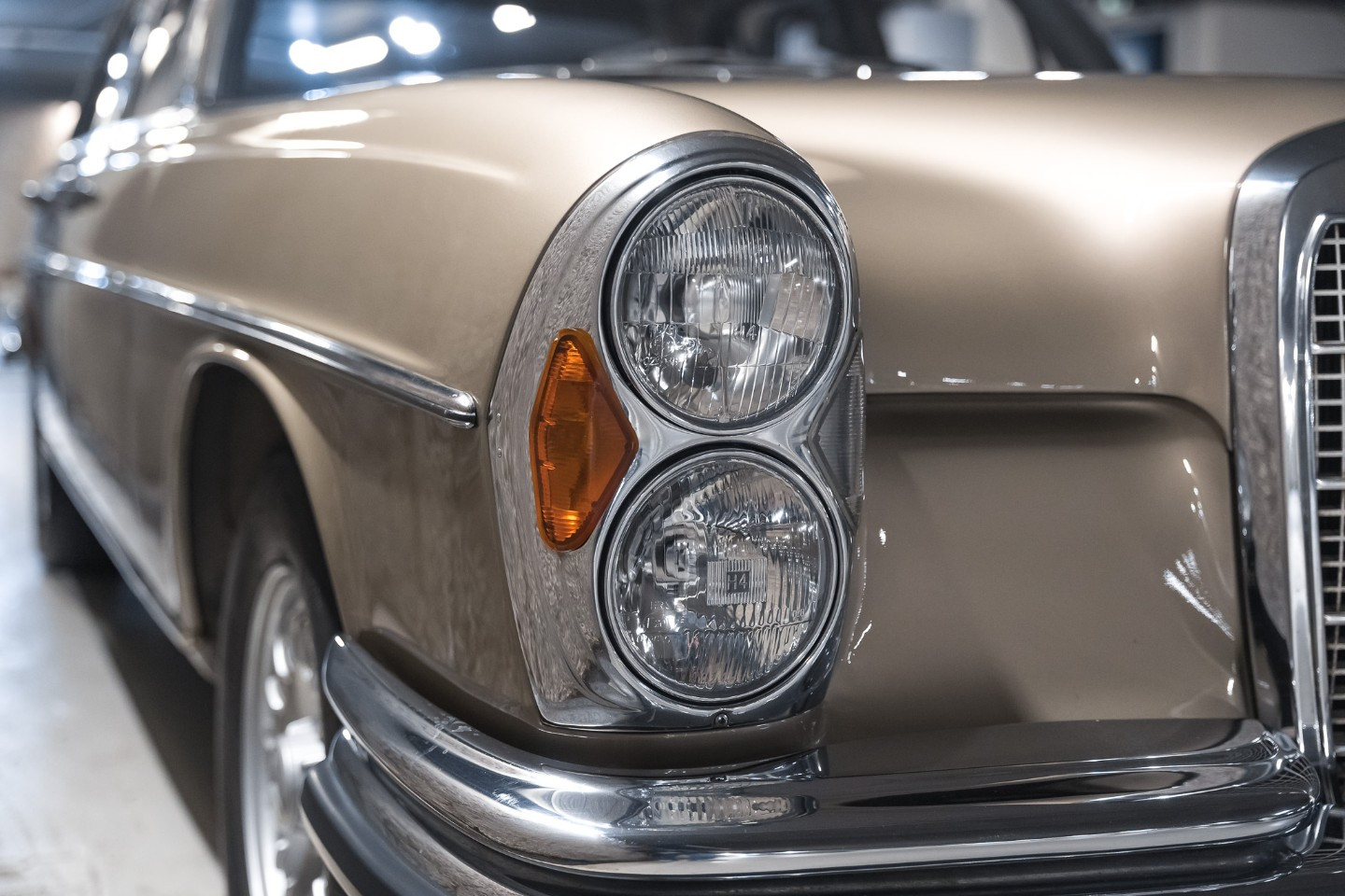 
                                                Voiture
                                                 Mercedes 280 SE W108