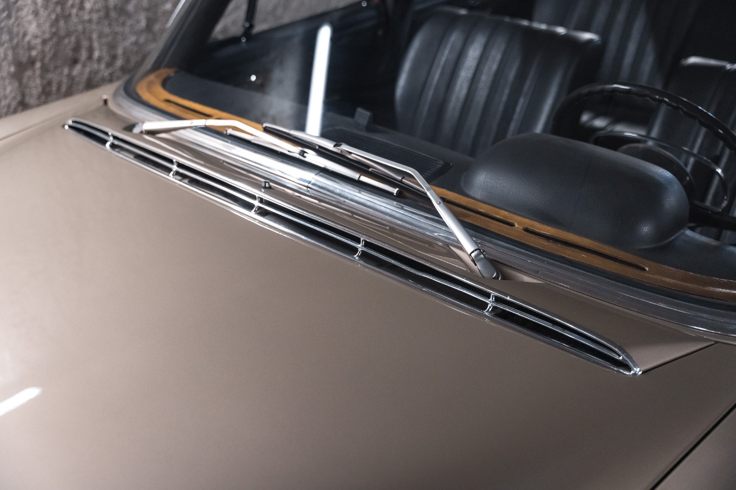
                                                Voiture
                                                 Mercedes 280 SE W108