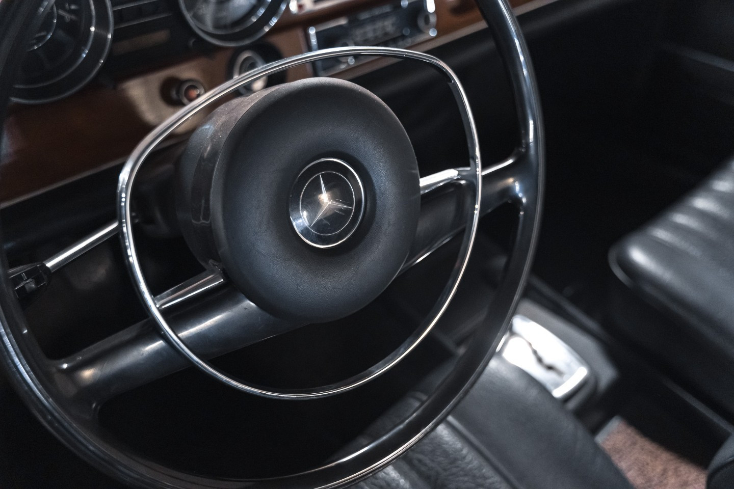 
                                                Voiture
                                                 Mercedes 280 SE W108