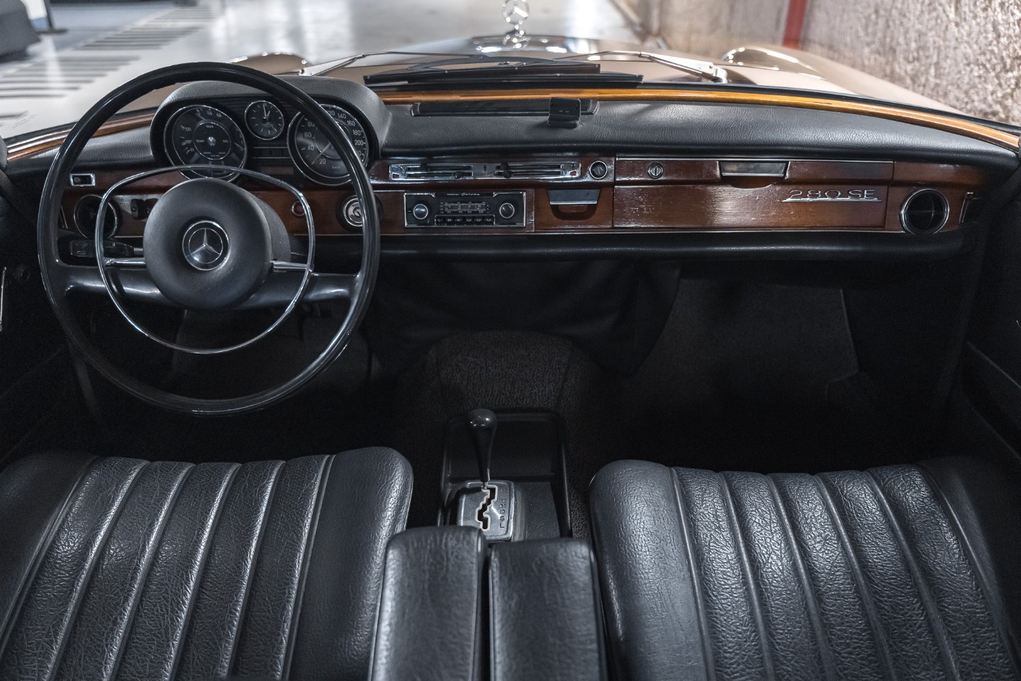 
                                                Voiture
                                                 Mercedes 280 SE W108