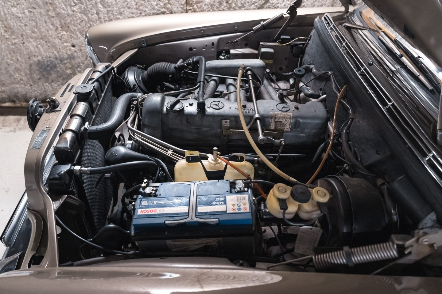 
                                                Voiture
                                                 Mercedes 280 SE W108