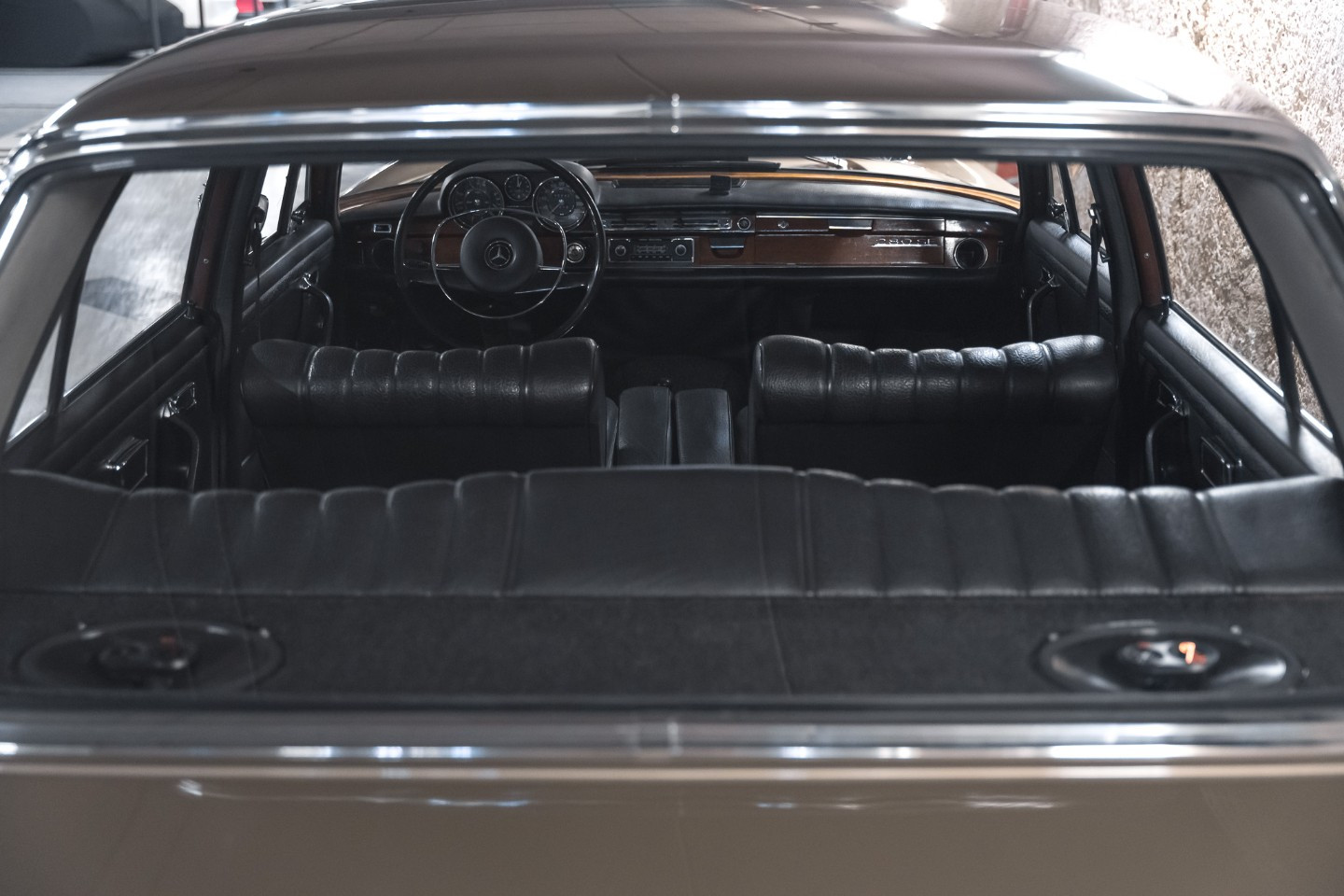 
                                                Voiture
                                                 Mercedes 280 SE W108