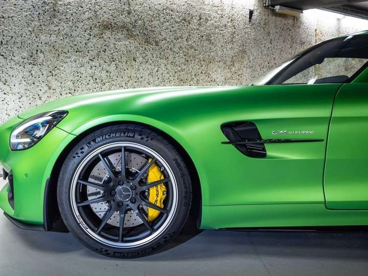 
                                                Voiture
                                                 Mercedes AMG GT R Roadster V8 4.0 585 - 1 of 750