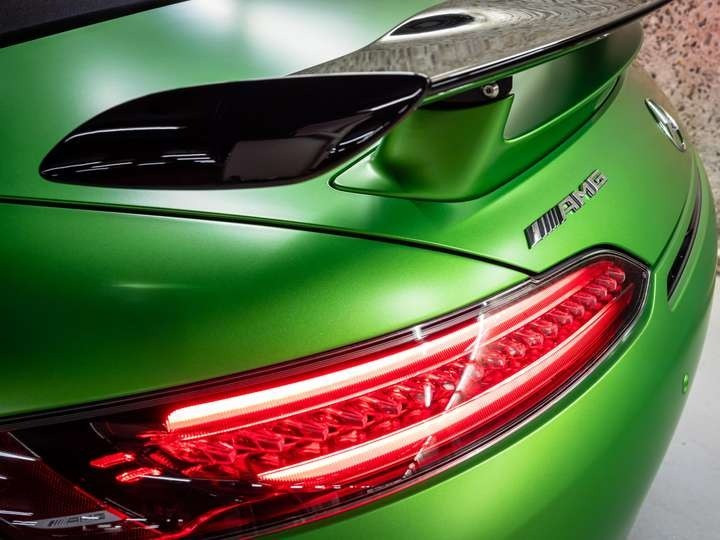 
                                                Voiture
                                                 Mercedes AMG GT R Roadster V8 4.0 585 - 1 of 750
