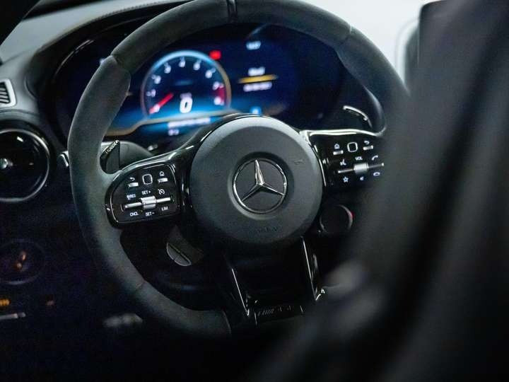 
                                                Voiture
                                                 Mercedes AMG GT R Roadster V8 4.0 585 - 1 of 750