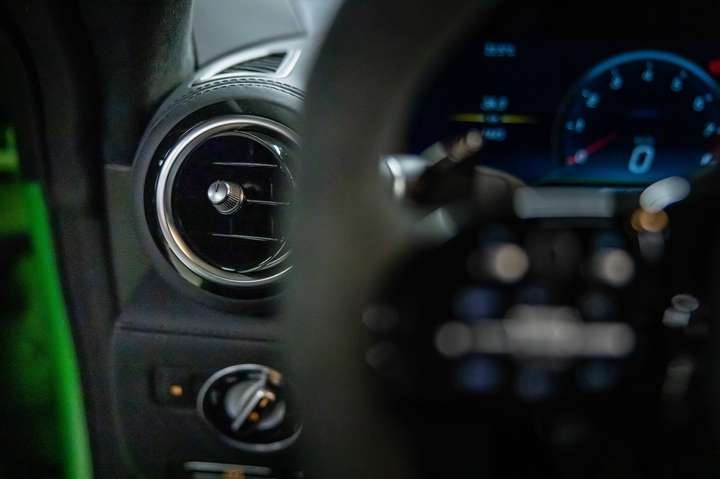 
                                                Voiture
                                                 Mercedes AMG GT R Roadster V8 4.0 585 - 1 of 750