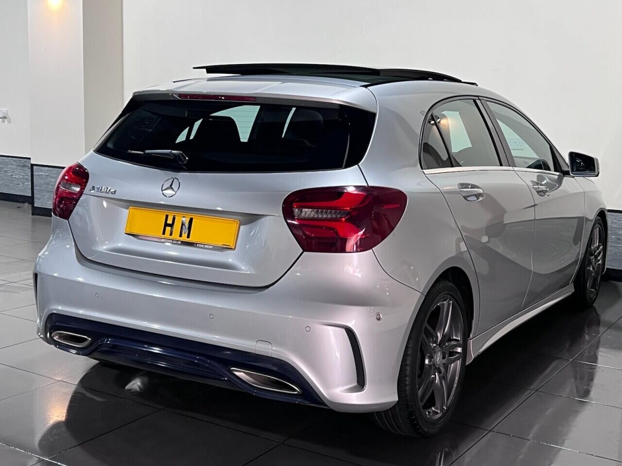 Voiture
                                                 Mercedes-Benz A-Class 1.5 A180d AMG Line (Premium Plus) Hatchback 5dr Diesel Manual Euro 6 (s/s) (109 ps)