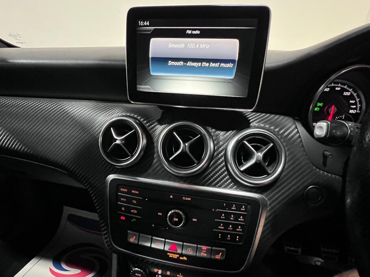 Voiture
                                                 Mercedes-Benz A-Class 1.5 A180d AMG Line (Premium Plus) Hatchback 5dr Diesel Manual Euro 6 (s/s) (109 ps)