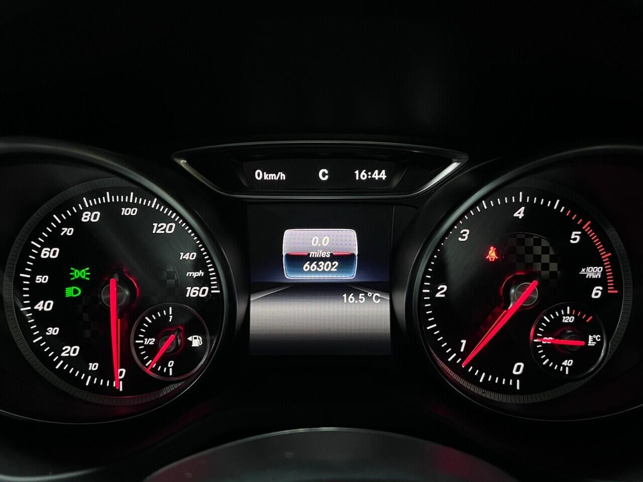 Voiture
                                                 Mercedes-Benz A-Class 1.5 A180d AMG Line (Premium Plus) Hatchback 5dr Diesel Manual Euro 6 (s/s) (109 ps)