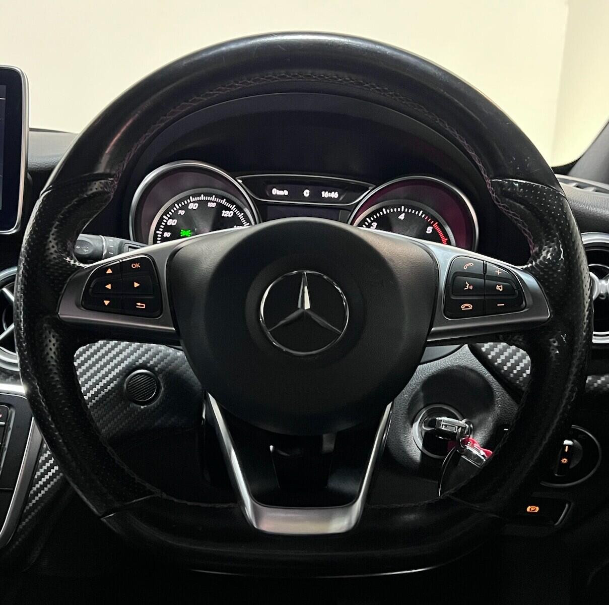 Voiture
                                                 Mercedes-Benz A-Class 1.5 A180d AMG Line (Premium Plus) Hatchback 5dr Diesel Manual Euro 6 (s/s) (109 ps)