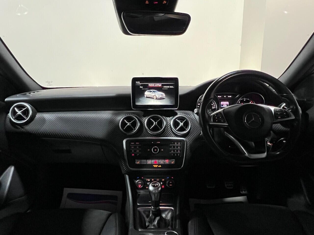 Voiture
                                                 Mercedes-Benz A-Class 1.5 A180d AMG Line (Premium Plus) Hatchback 5dr Diesel Manual Euro 6 (s/s) (109 ps)