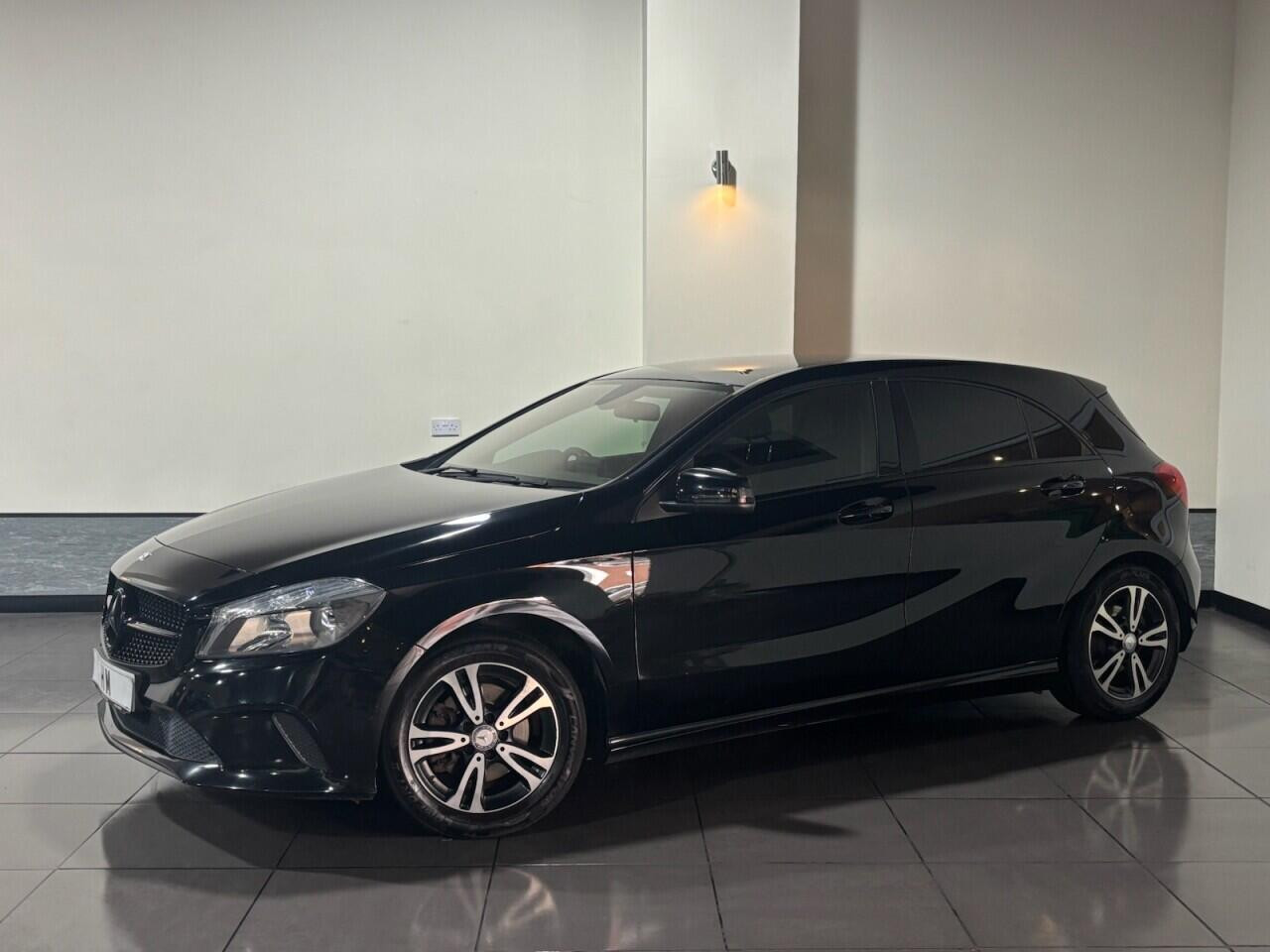 Voiture
                                                 Mercedes-Benz A-Class 1.6 A160 SE Hatchback 5dr Petrol Manual Euro 6 (s/s) (102 ps)