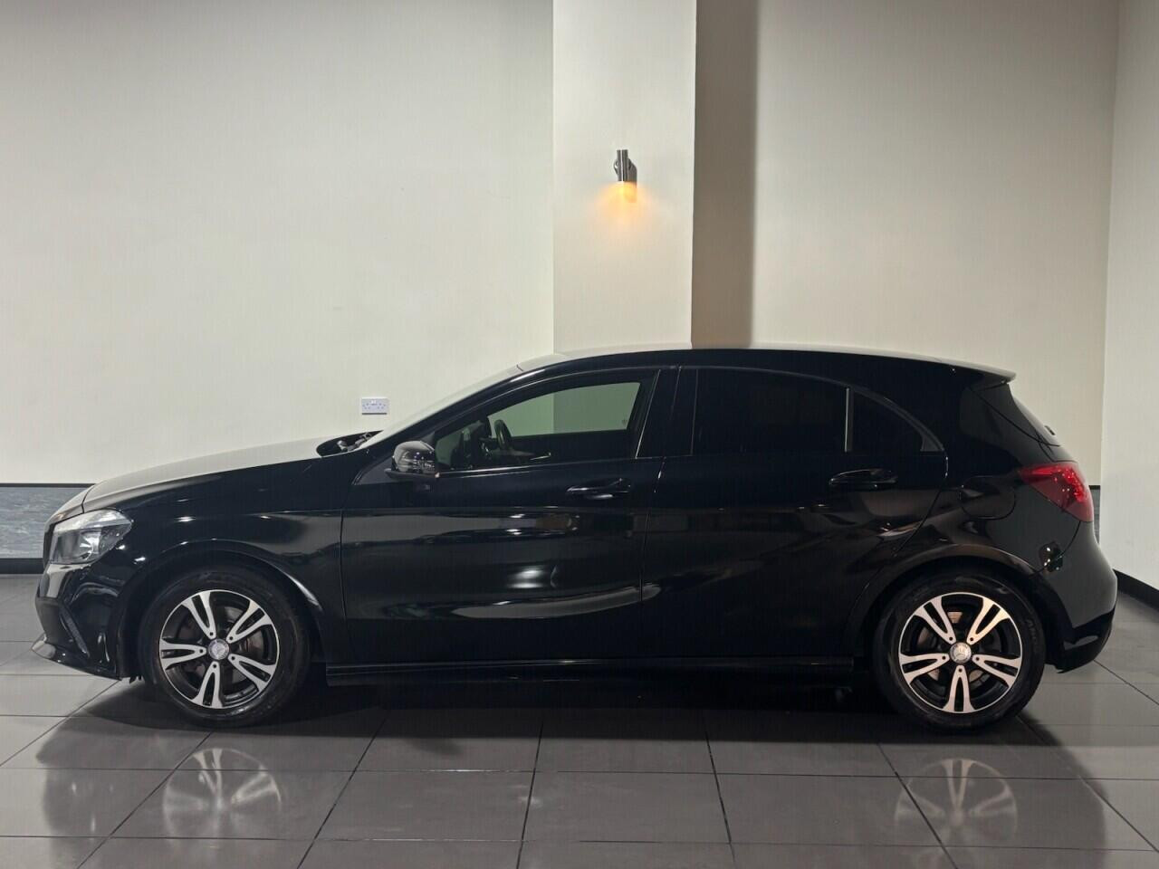 Voiture
                                                 Mercedes-Benz A-Class 1.6 A160 SE Hatchback 5dr Petrol Manual Euro 6 (s/s) (102 ps)