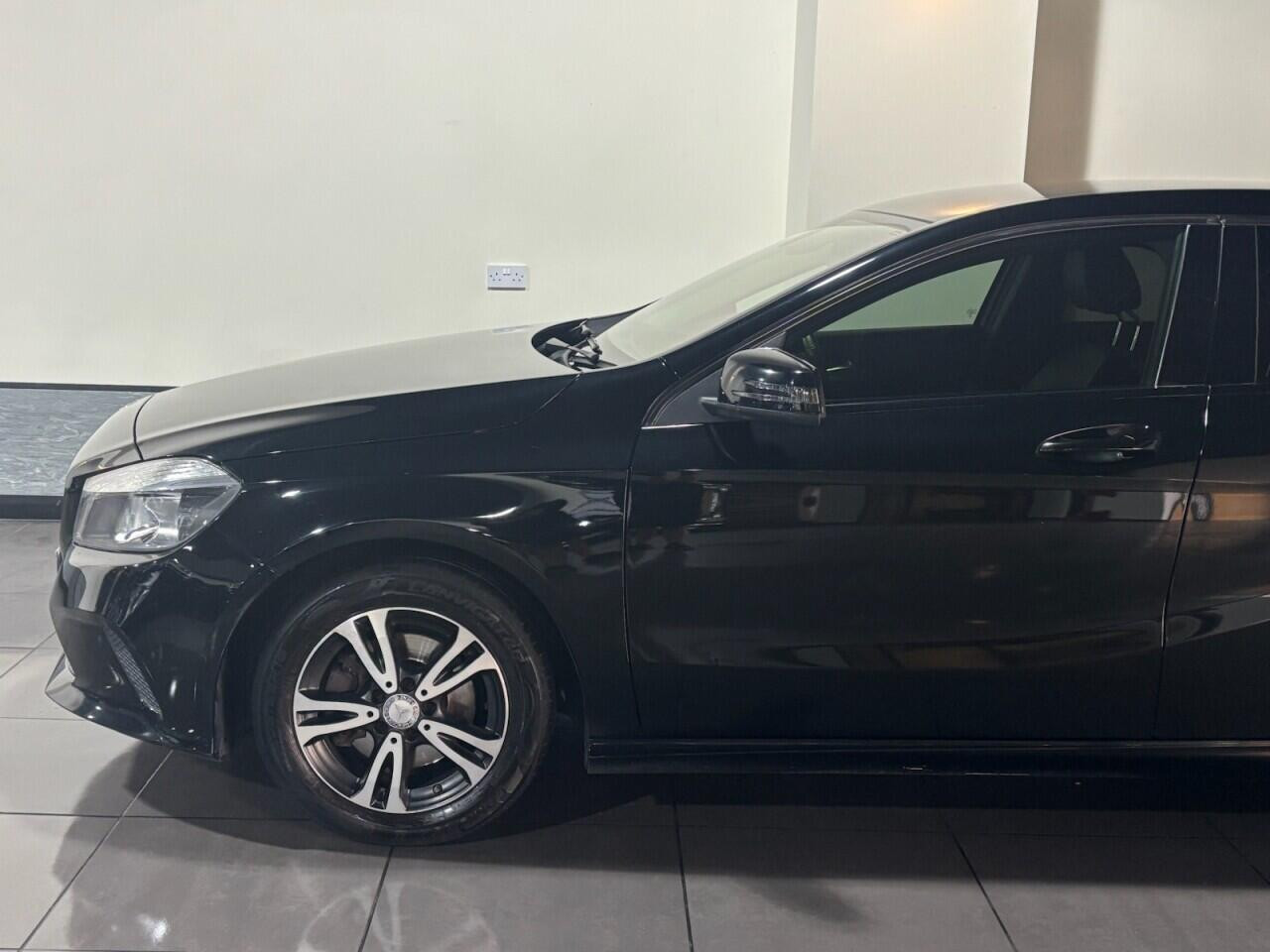 Voiture
                                                 Mercedes-Benz A-Class 1.6 A160 SE Hatchback 5dr Petrol Manual Euro 6 (s/s) (102 ps)