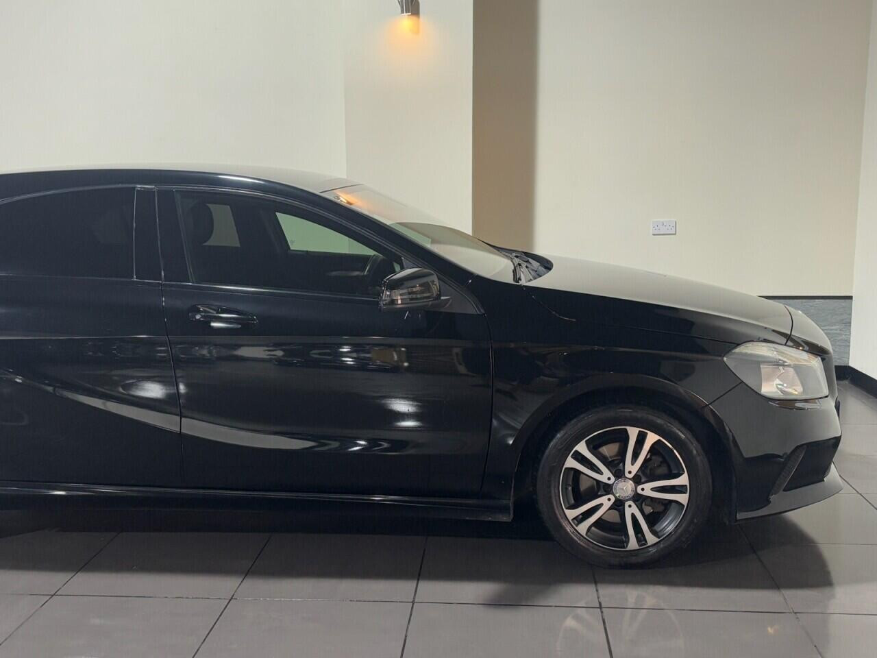 Voiture
                                                 Mercedes-Benz A-Class 1.6 A160 SE Hatchback 5dr Petrol Manual Euro 6 (s/s) (102 ps)
