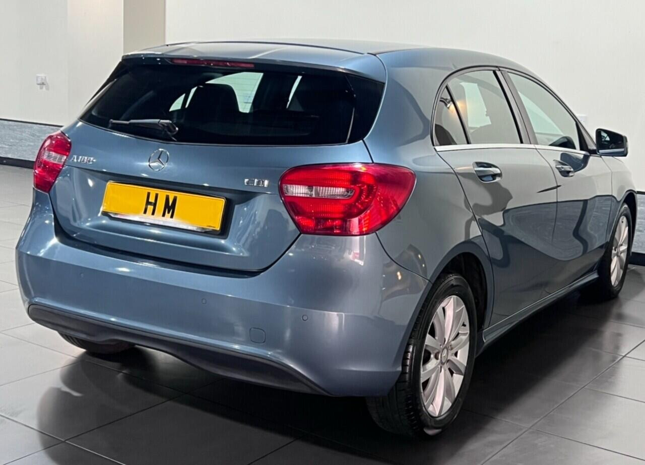 Voiture
                                                 Mercedes-Benz A-Class 1.8 A180 CDI BlueEfficiency SE Hatchback 5dr Diesel 7G-DCT Euro 5 (s/s) (109 ps)
