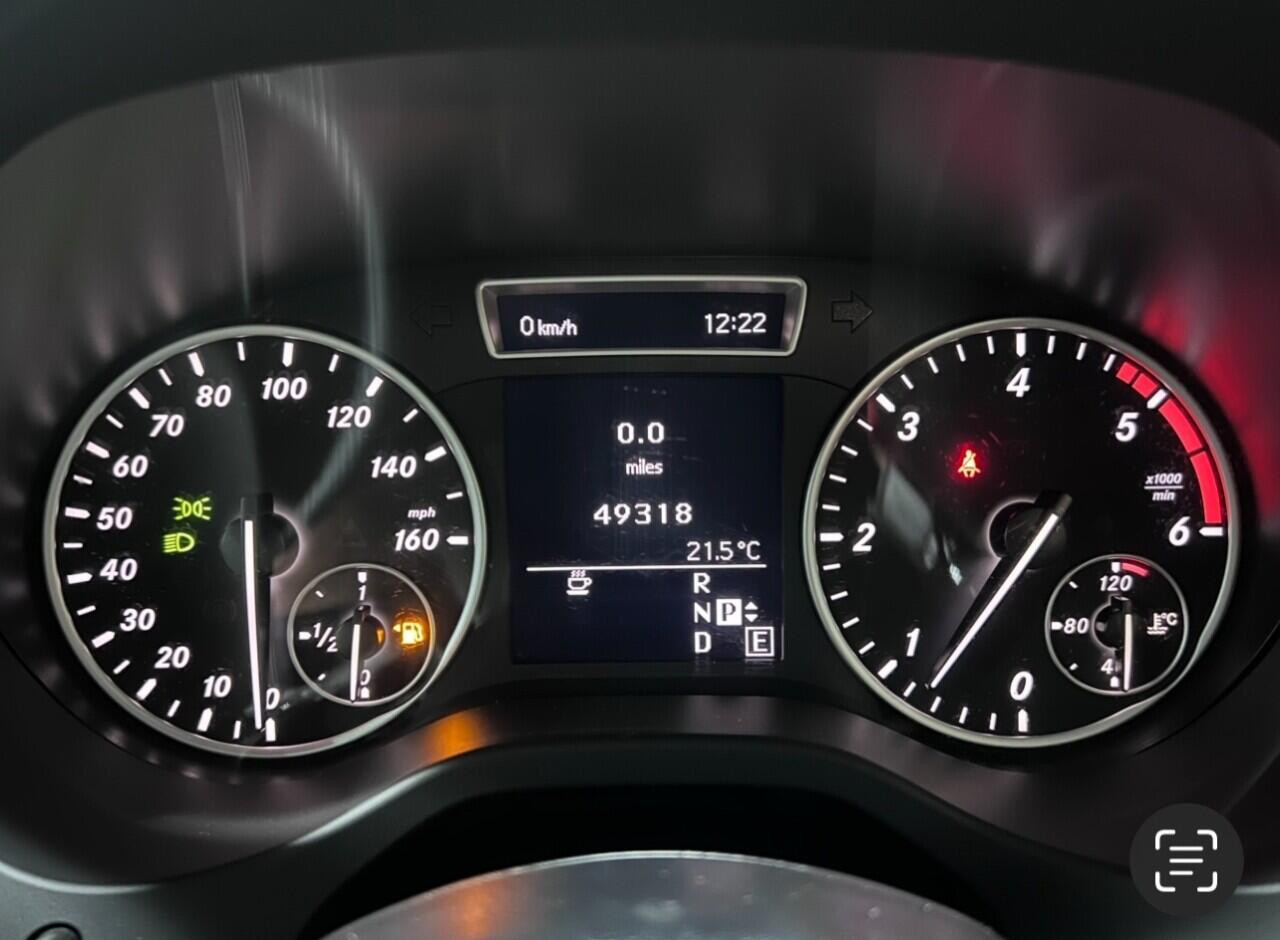 Voiture
                                                 Mercedes-Benz A-Class 1.8 A180 CDI BlueEfficiency SE Hatchback 5dr Diesel 7G-DCT Euro 5 (s/s) (109 ps)