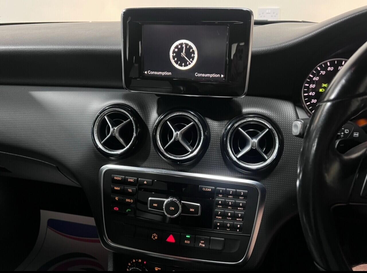Voiture
                                                 Mercedes-Benz A-Class 1.8 A180 CDI BlueEfficiency SE Hatchback 5dr Diesel 7G-DCT Euro 5 (s/s) (109 ps)
